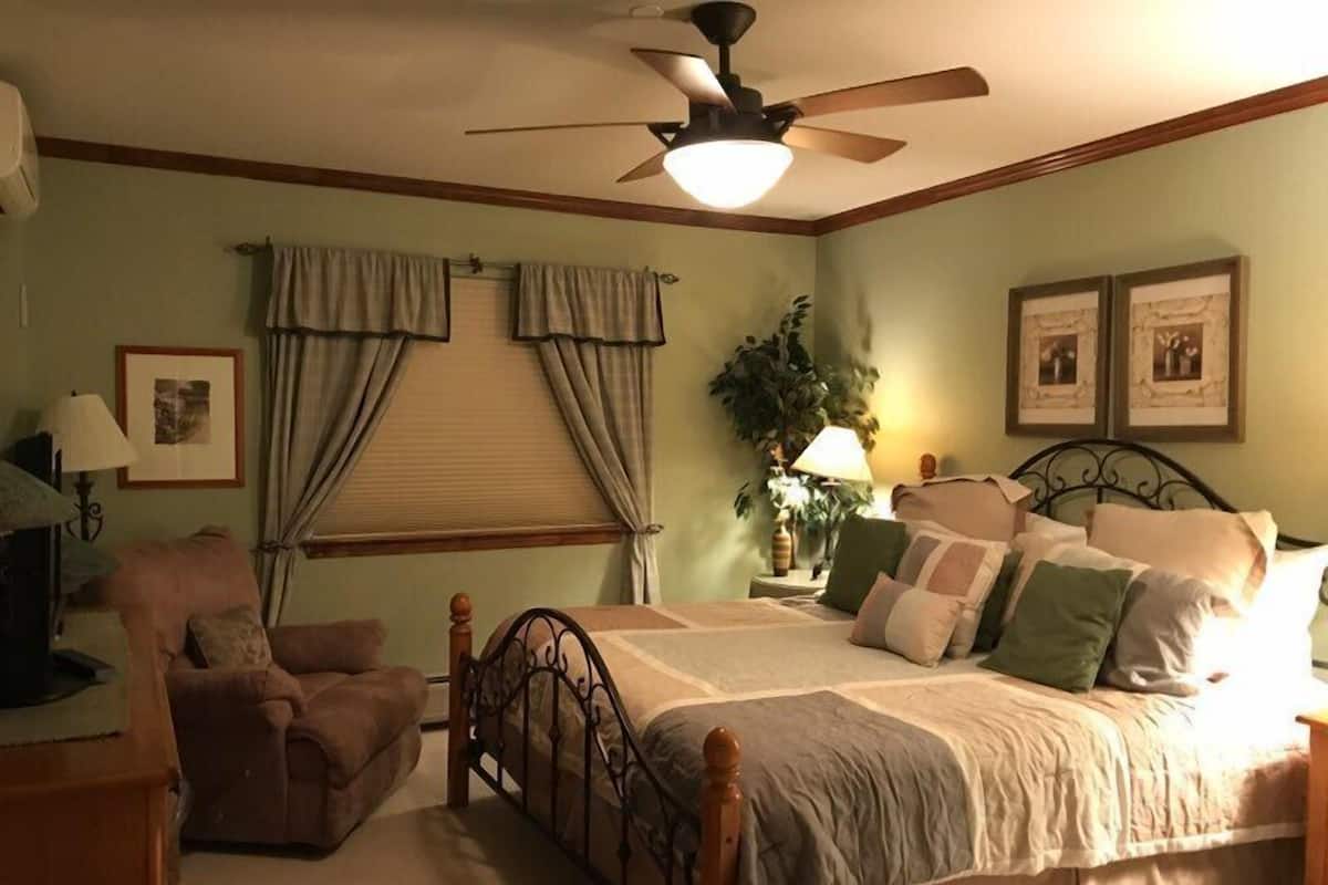 Condo, 2 Bedrooms (Plus Den or Loft) | Premium bedding, in-room safe, individually decorated