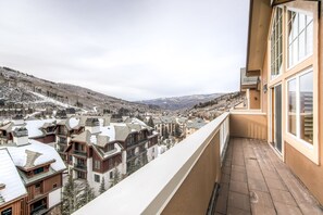 Premier Condo, 3 Bedrooms | Terrace/patio