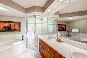 Premier Condo, 2 Bedrooms | Bathroom | Combined shower/bathtub, free toiletries, hair dryer, towels - St James Beaver Creek, A Vail Resorts Property (Avon)