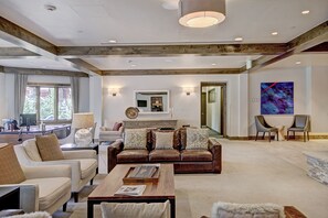 Lobby sitting area - St James Beaver Creek, A Vail Resorts Property (Avon)