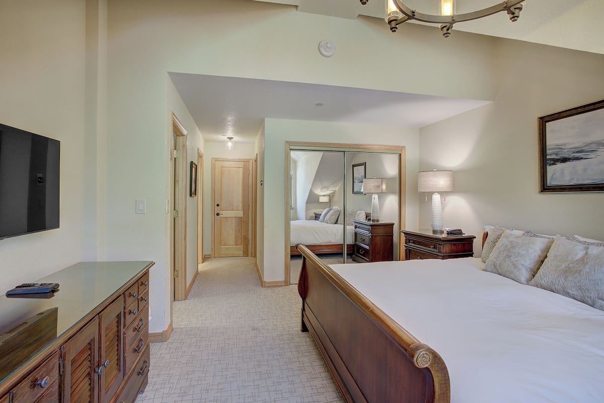 Premier Condo, 4 Bedrooms | Premium bedding, in-room safe, individually decorated