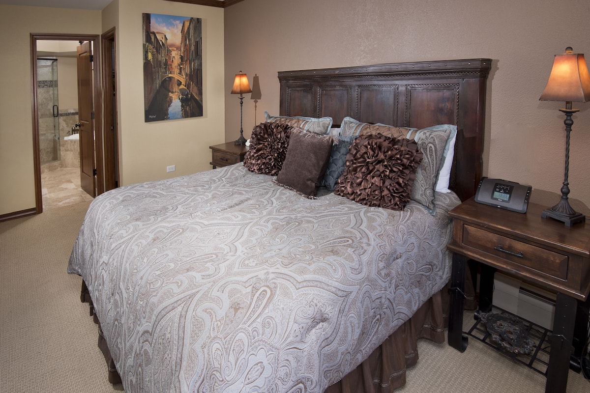 Apartamento Premier, 4 habitaciones | Ropa de cama de alta calidad, caja fuerte, decoración individual