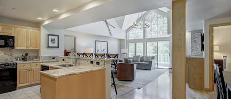 Appart'hÎtel « Premier », 4 chambres | Cuisine privée | Micro-ondes, cafetiÚre/bouilloire, chaise haute