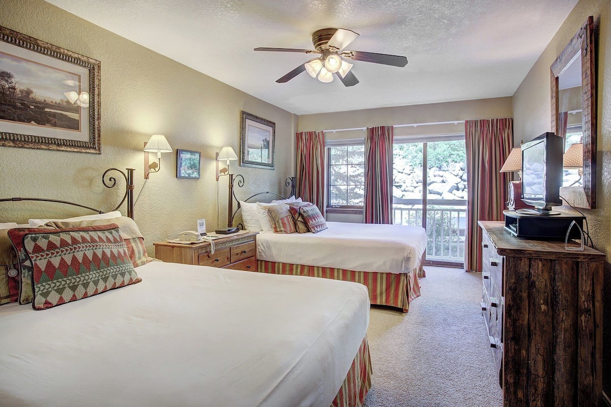 Condo, 3 habitaciones | Ropa de cama de alta calidad y caja de seguridad en la habitación