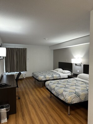 Ferros/tábuas de passar roupa, Wi-Fi de cortesia, roupa de cama
