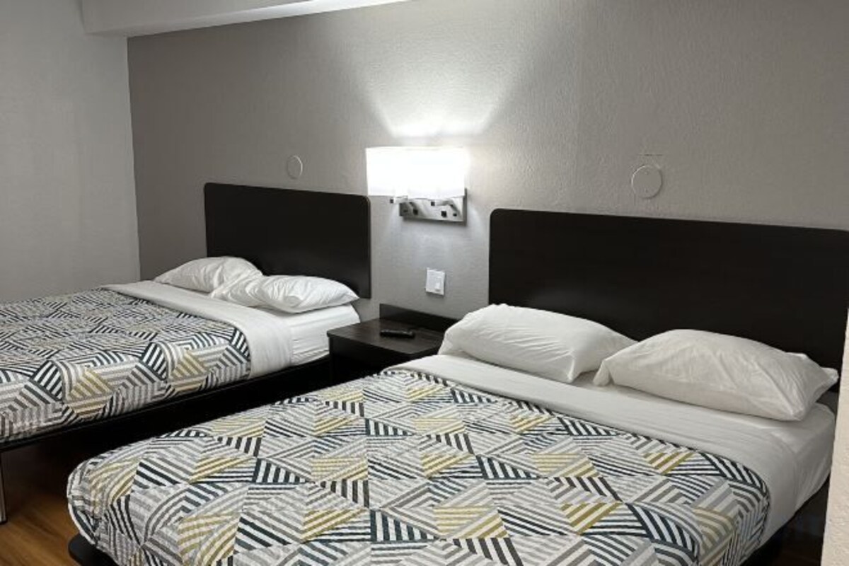 2 Queen Beds | Non-Smoking, Micfridge