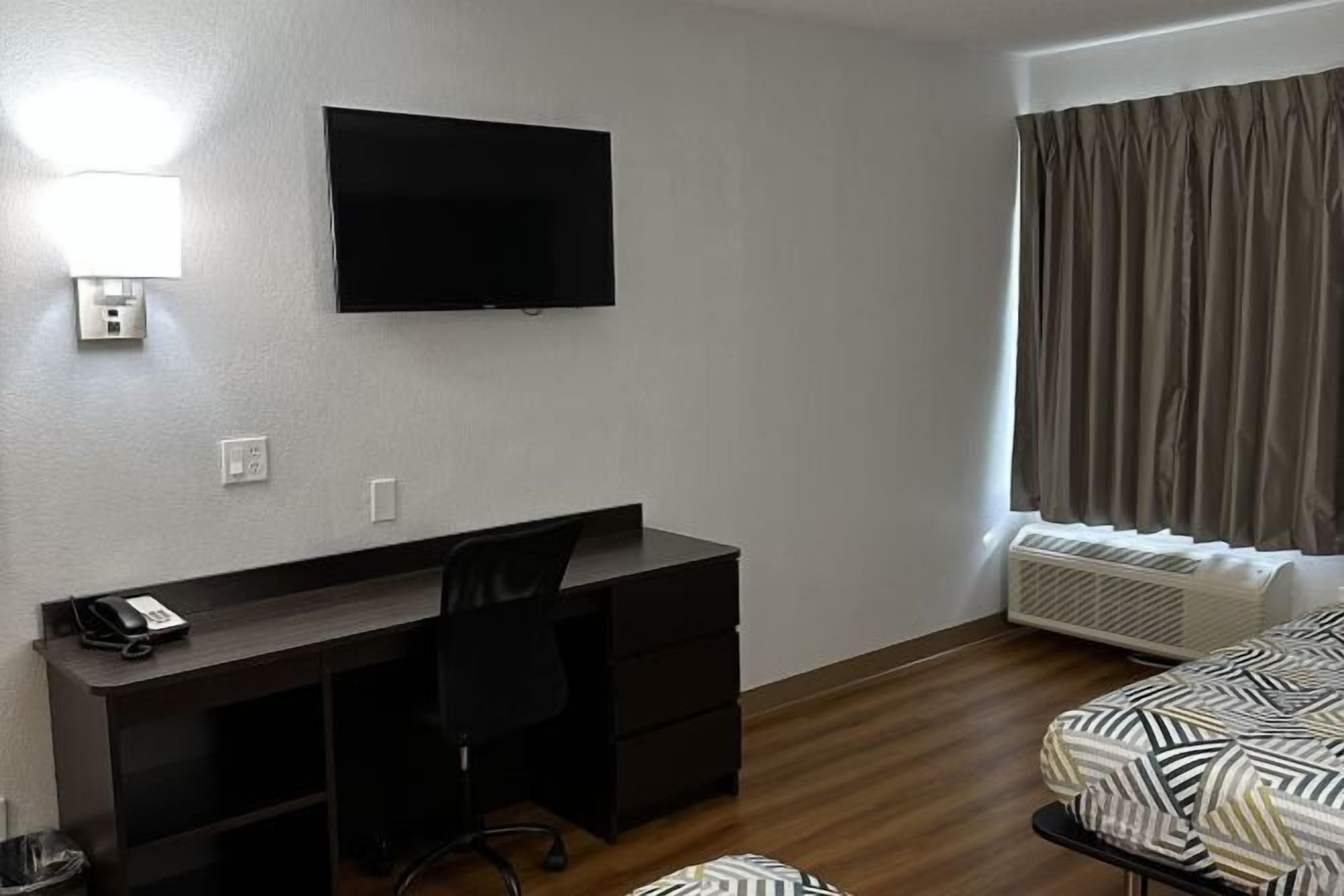 Iron/ironing board, free WiFi, bed sheets, wheelchair access