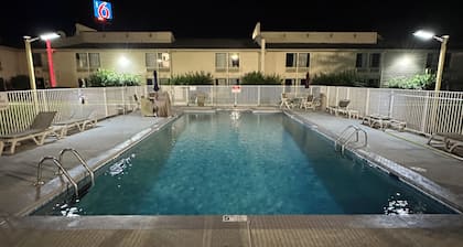 Motel 6 Greensboro, NC - Airport