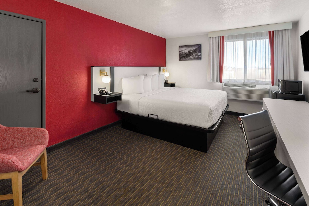 Room, 1 King Bed, Accessible, Non Smoking | Premium bedding, desk, laptop workspace, iron/ironing board