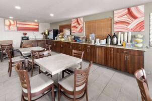 Desayuno continental incluido todos los días 