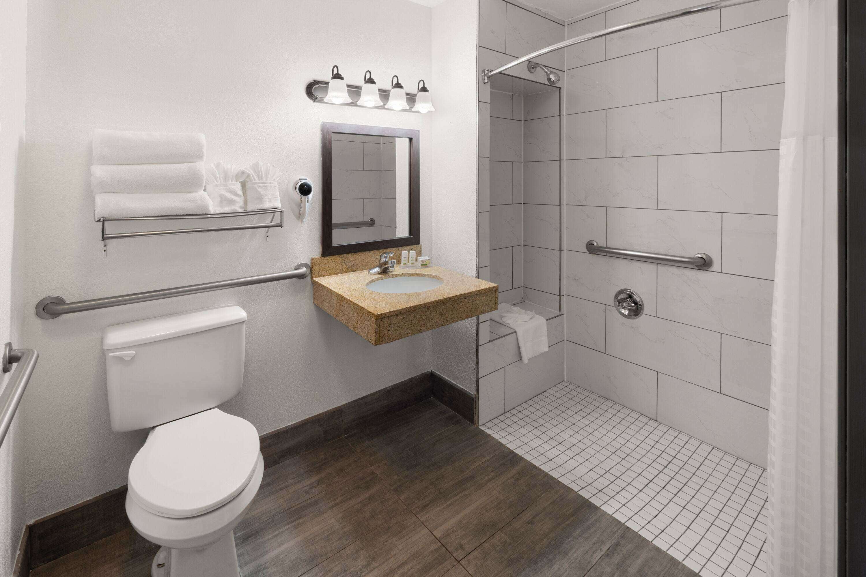 Salle de bain accessible aux personnes à mobilité réduite