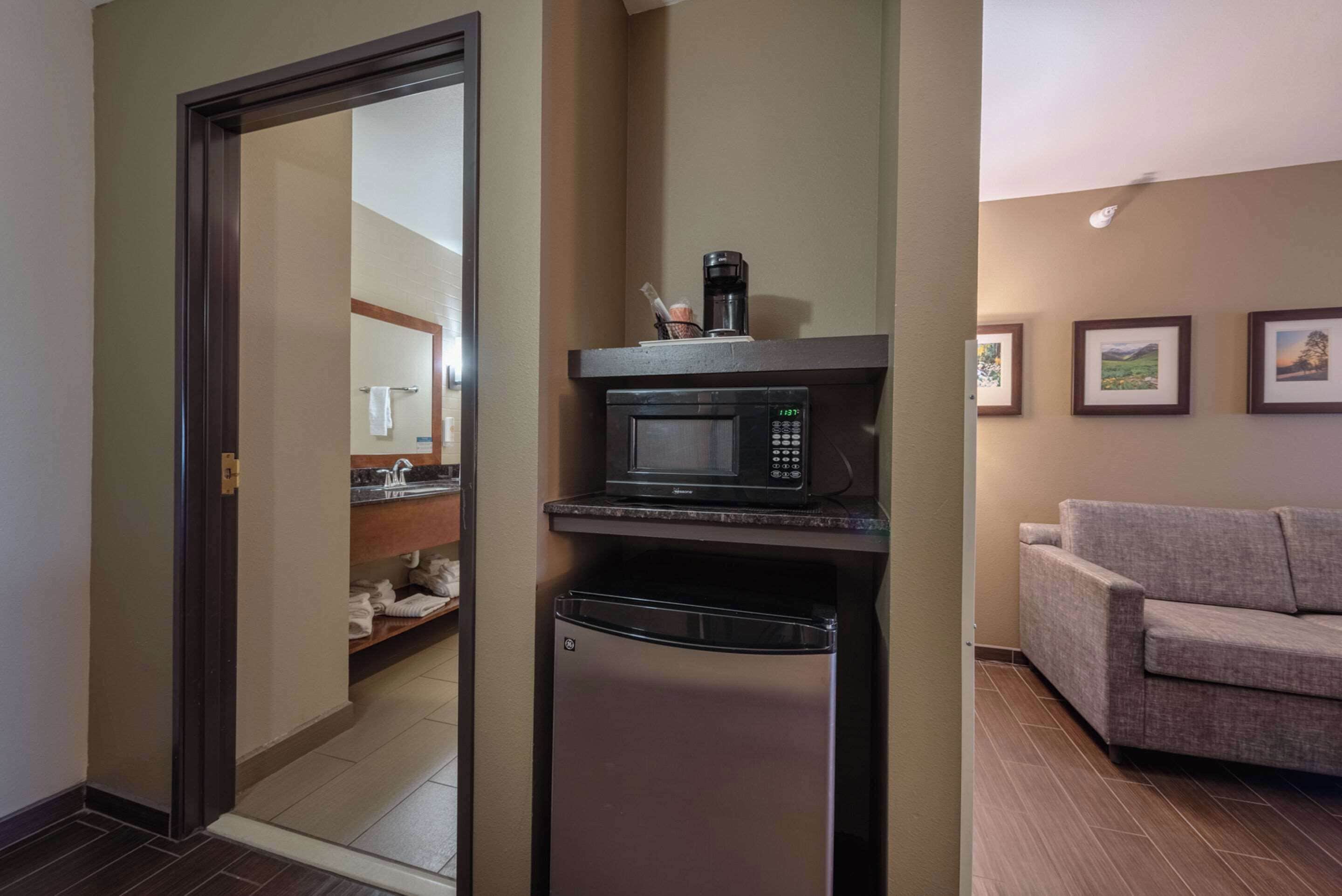 ห้องสวีท, หลายเตียง, ปลอดบุหรี่ | ห้องพักตกแต่งอย่างมีเอกลักษณ์, ตกแต่งพิเศษโดยเฉพาะ, โต๊ะทำงาน