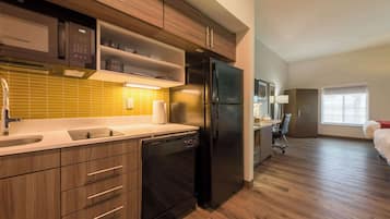 Decoración personalizada, muebles diferentes y escritorio