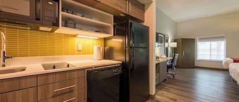 1 bedroom, individually decorated, individually furnished, desk