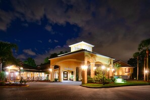 Front of property - evening/night - Saratoga Resort Villas Kissimmee (Kissimmee)
