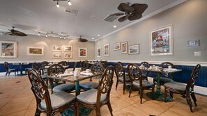 Food court - Saratoga Resort Villas Kissimmee (Kissimmee)