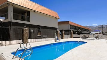 Sæsonbestemt udendørs pool