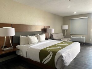 Standard Room, 1 King Bed, Non Smoking, Refrigerator & Microwave (with Sofabed) | Desk, laptop workspace, iron/ironing board, free cots/infant beds - SureStay Plus by Best Western Alamogordo White Sands (Alamogordo)