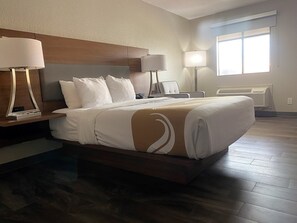 Habitación, 1 cama de matrimonio, no fumadores | Escritorio y espacio para trabajar con un portátil