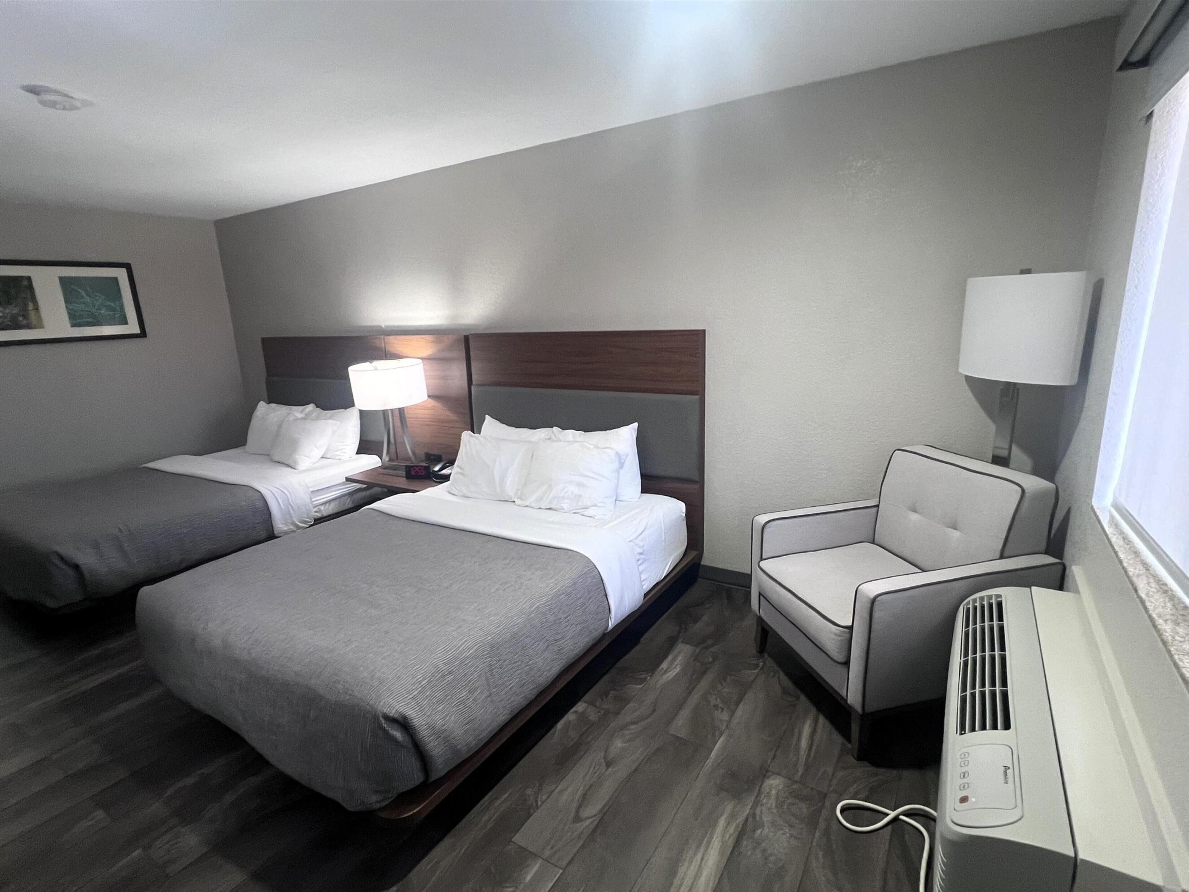 Escritorio y espacio para trabajar con laptop 