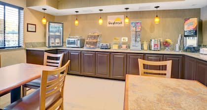 Days Inn by Wyndham Woodland