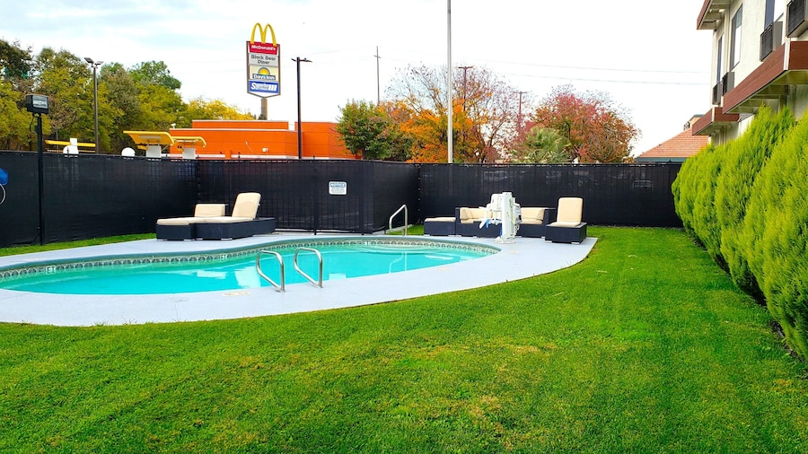 Days Inn by Wyndham Woodland