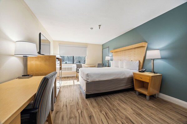 Standard Room, 1 Queen Bed | Desk, iron/ironing board, free WiFi, bed sheets - Days Inn by Wyndham Woodland (Woodland)