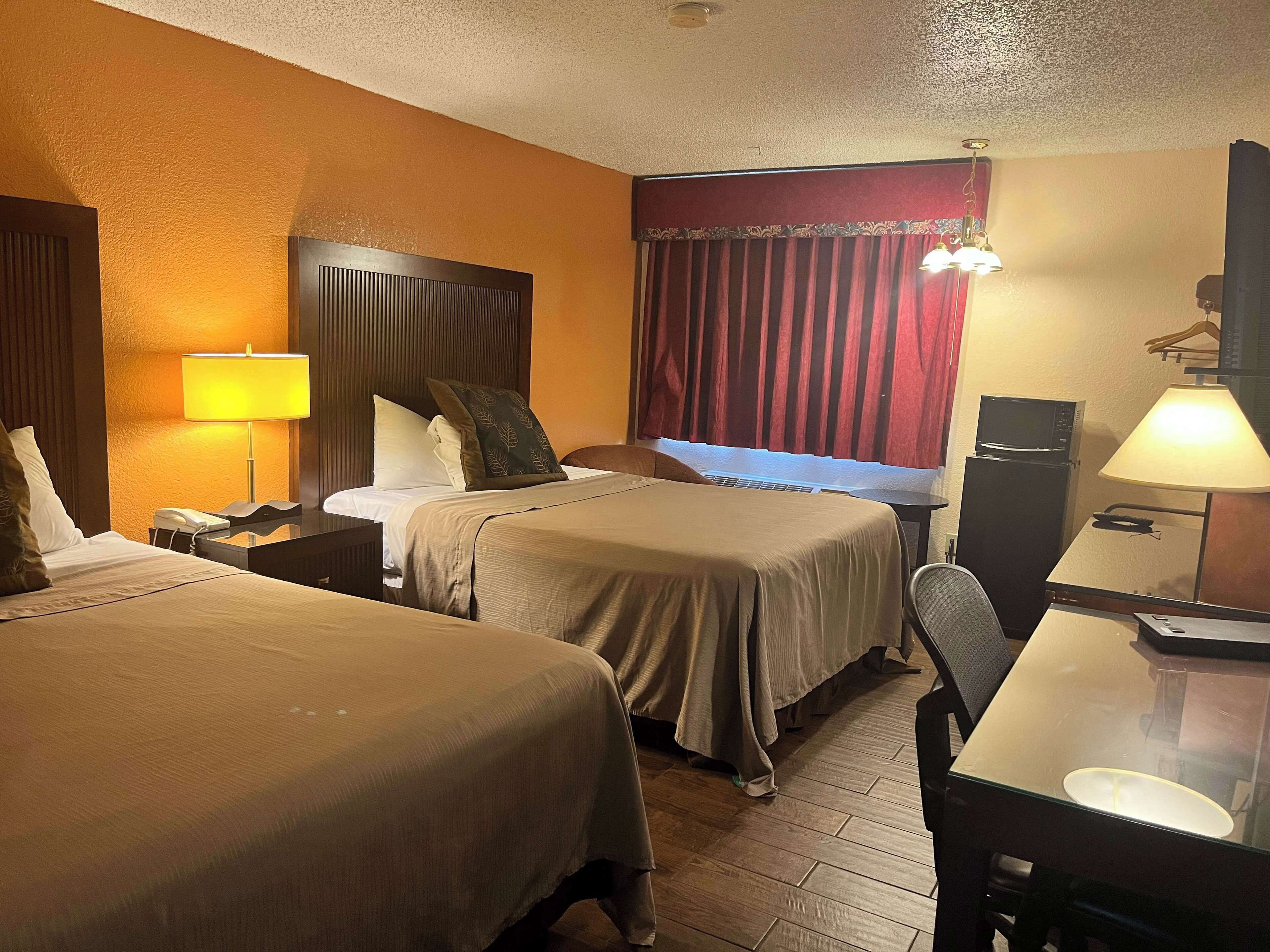 In-room safe, free WiFi, bed sheets