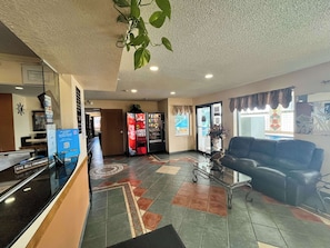 Lobby - Motel 6 Deming, NM (Deming)