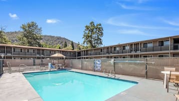 Kolam renang outdoor