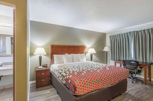 Ropa de cama de alta calidad, escritorio, cortinas opacas