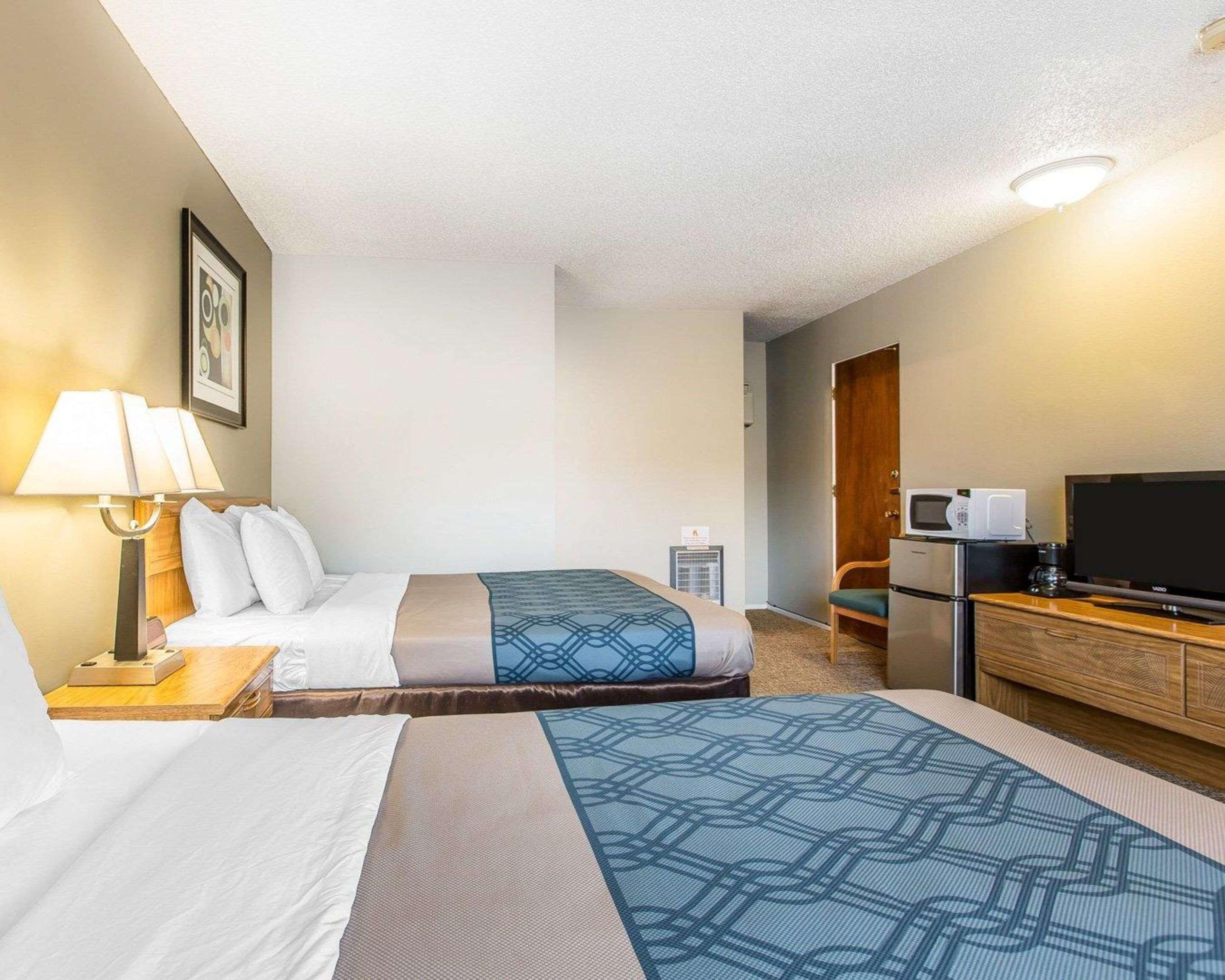 Premium bedding, desk, blackout curtains