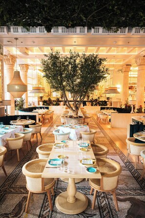 3 Restaurants; Frühstück, Mittagessen und Abendessen werden serviert