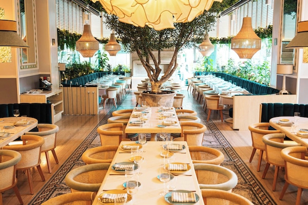 3 restaurants; breakfast, lunch, dinner, and brunch served
