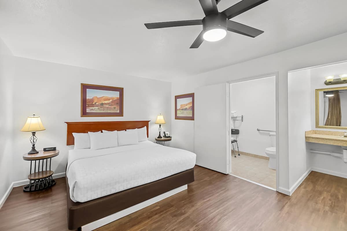 Room, 1 King Bed, Accessible, Non Smoking | Egyptian cotton sheets, premium bedding, down comforters, pillowtop beds