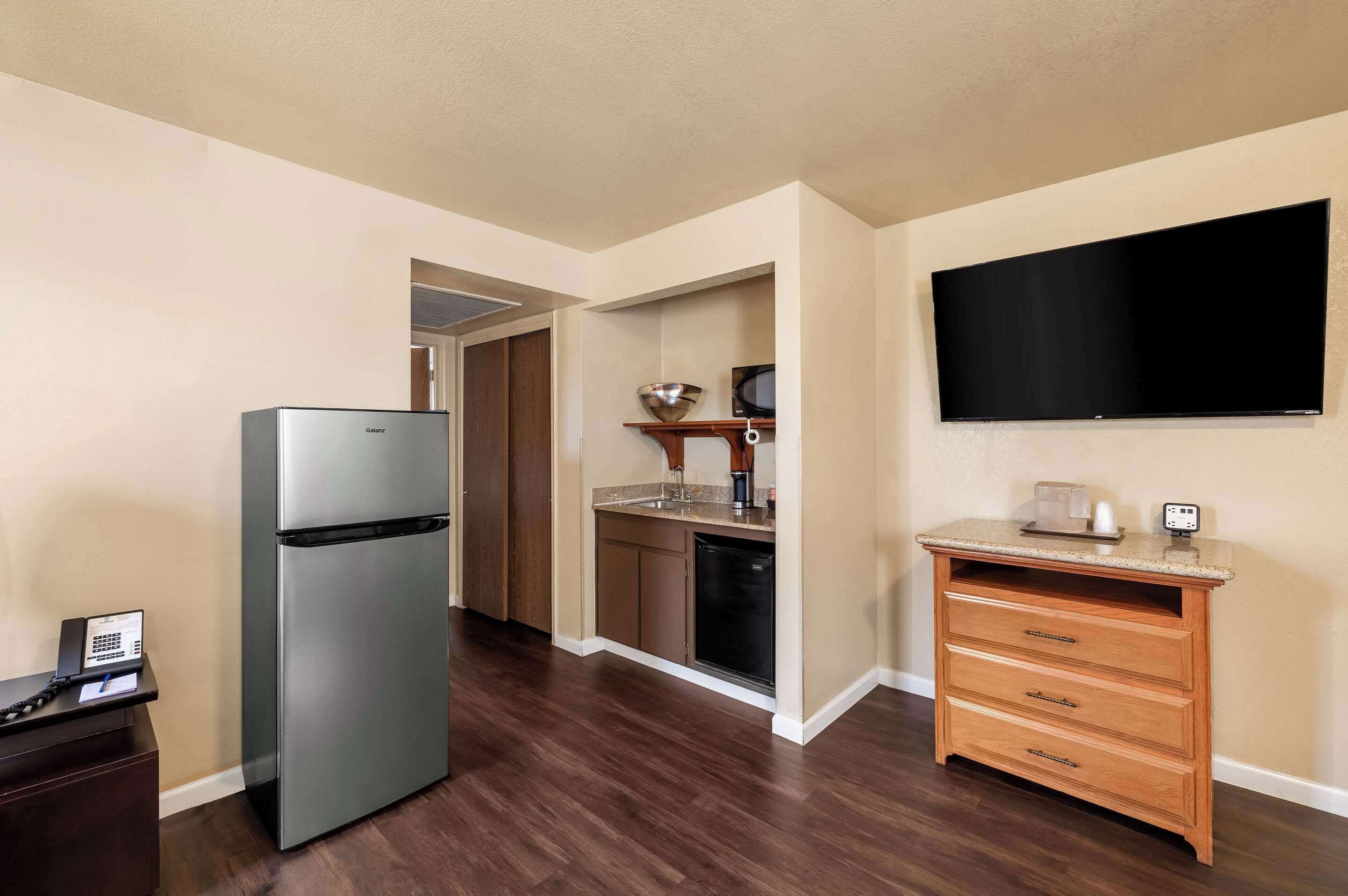 suite, 2 queen beds, non smoking | egyptian cotton sheets, premium bedding, down duvets, pillow-top beds