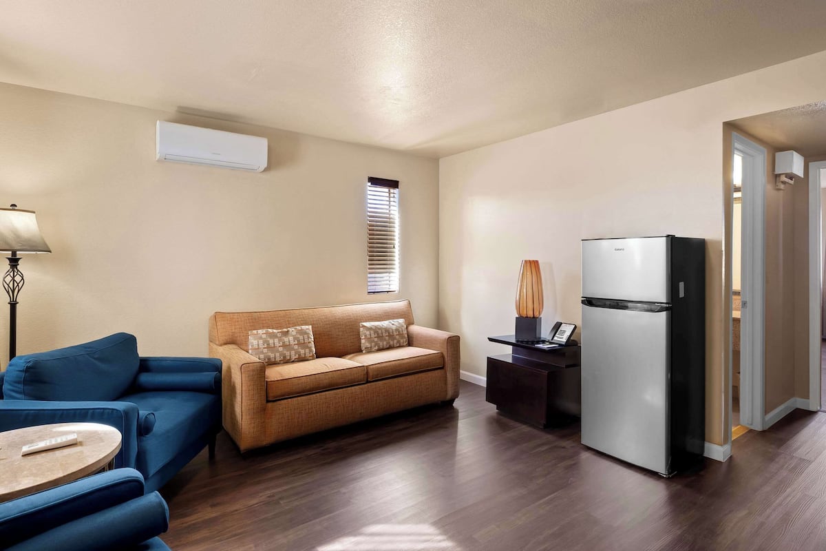Suite, 2 Katil Ratu (Queen), Non Smoking | Cadar kapas Mesir, peralatan tempat tidur premium, gebar bulu kapas