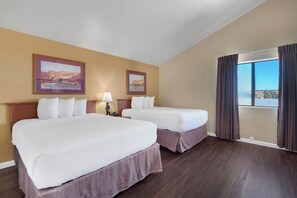 Egyptian cotton sheets, premium bedding, down duvets, pillow-top beds - Clarion Inn Sierra Vista near Ft. Huachuca (Sierra Vista)