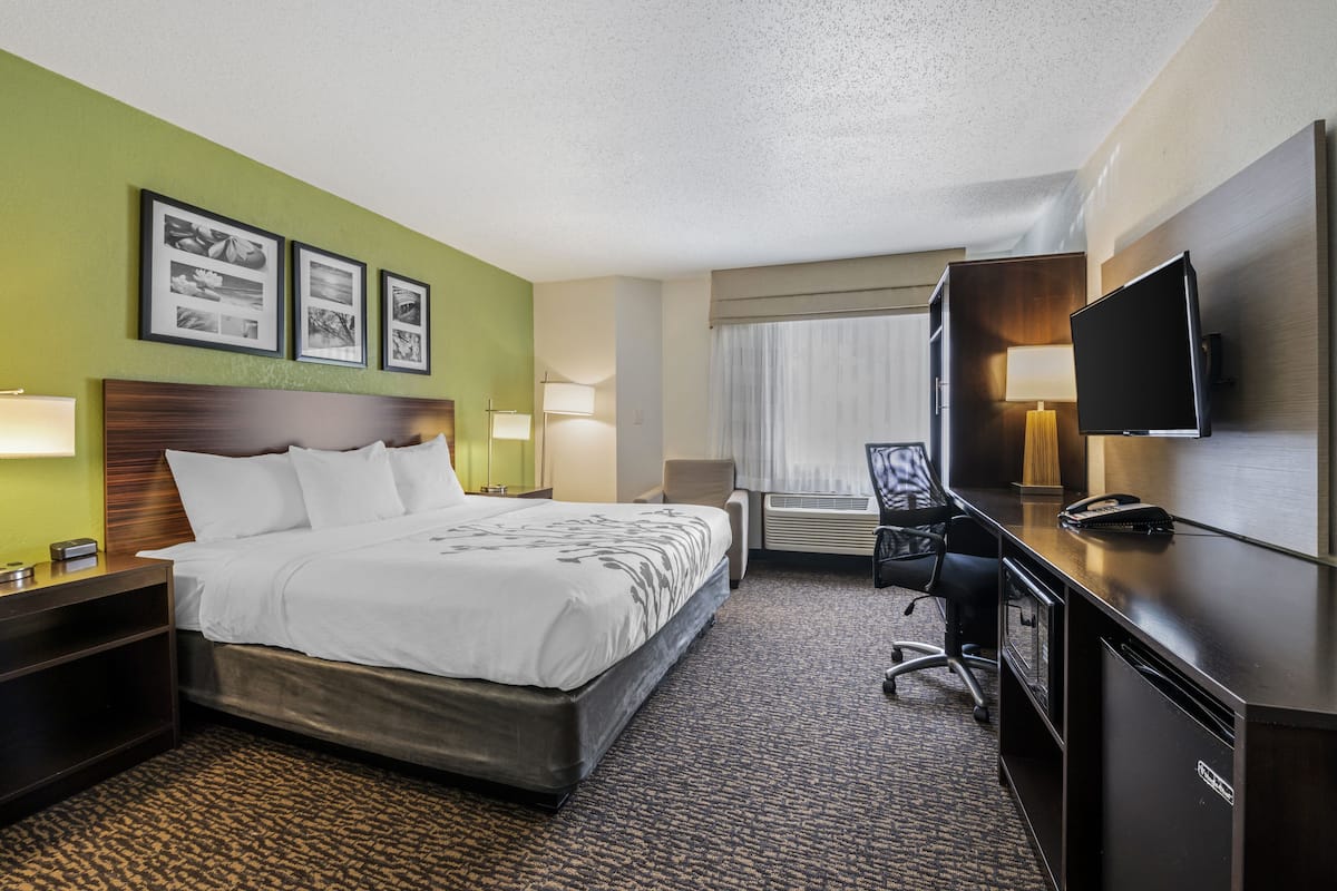 1 bedroom, premium bedding, desk, iron/ironing board