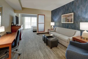 办公桌、遮光窗帘、熨斗/熨衣板、免费婴儿床