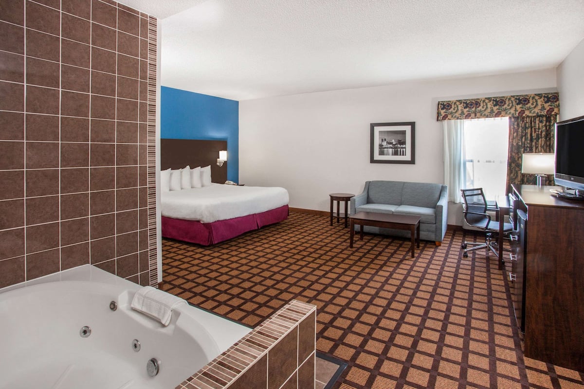 Suite Studio, 1 très grand lit, non-fumeur, bain à remous