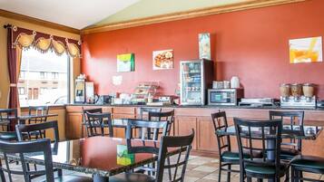 Tägliches inbegriffenes kontinentales Frühstück