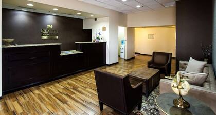 Quality Inn & Suites Moline - Quad Cities