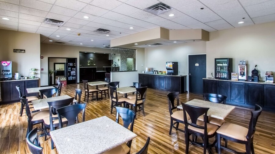Quality Inn & Suites Moline - Quad Cities