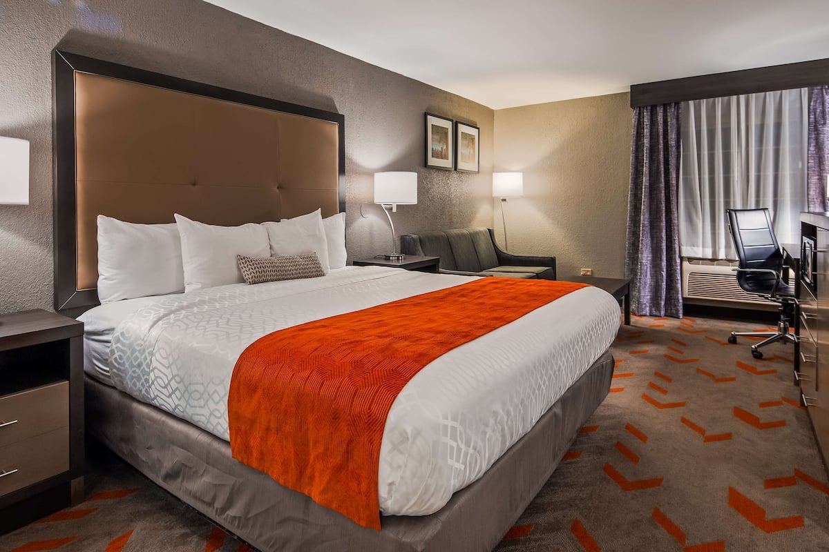 Hypo-allergenic bedding, desk, laptop workspace, blackout curtains
