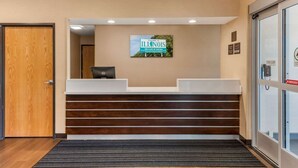 Lobby - Holiday Inn Express Lincoln (Lincoln)
