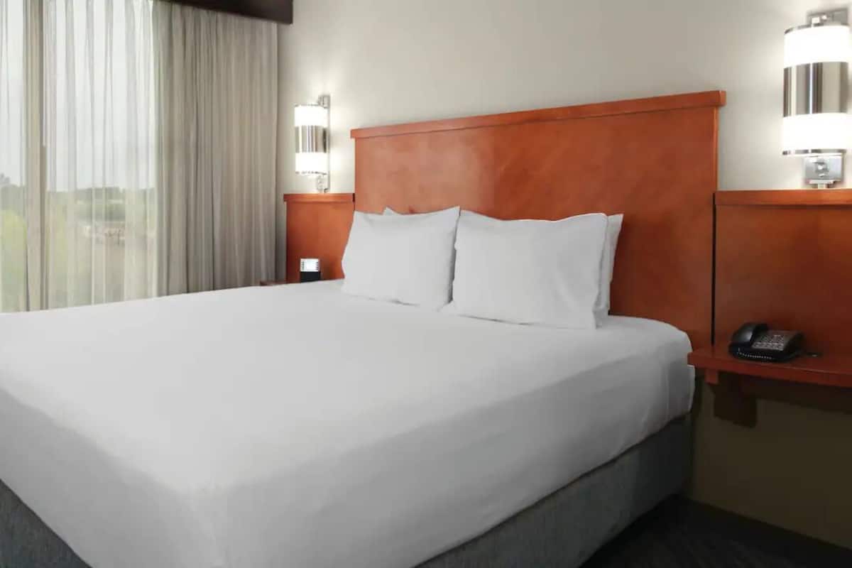 Premium bedding, in-room safe, desk, blackout curtains
