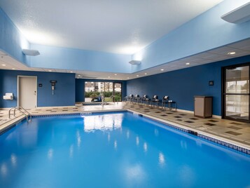 Una piscina cubierta