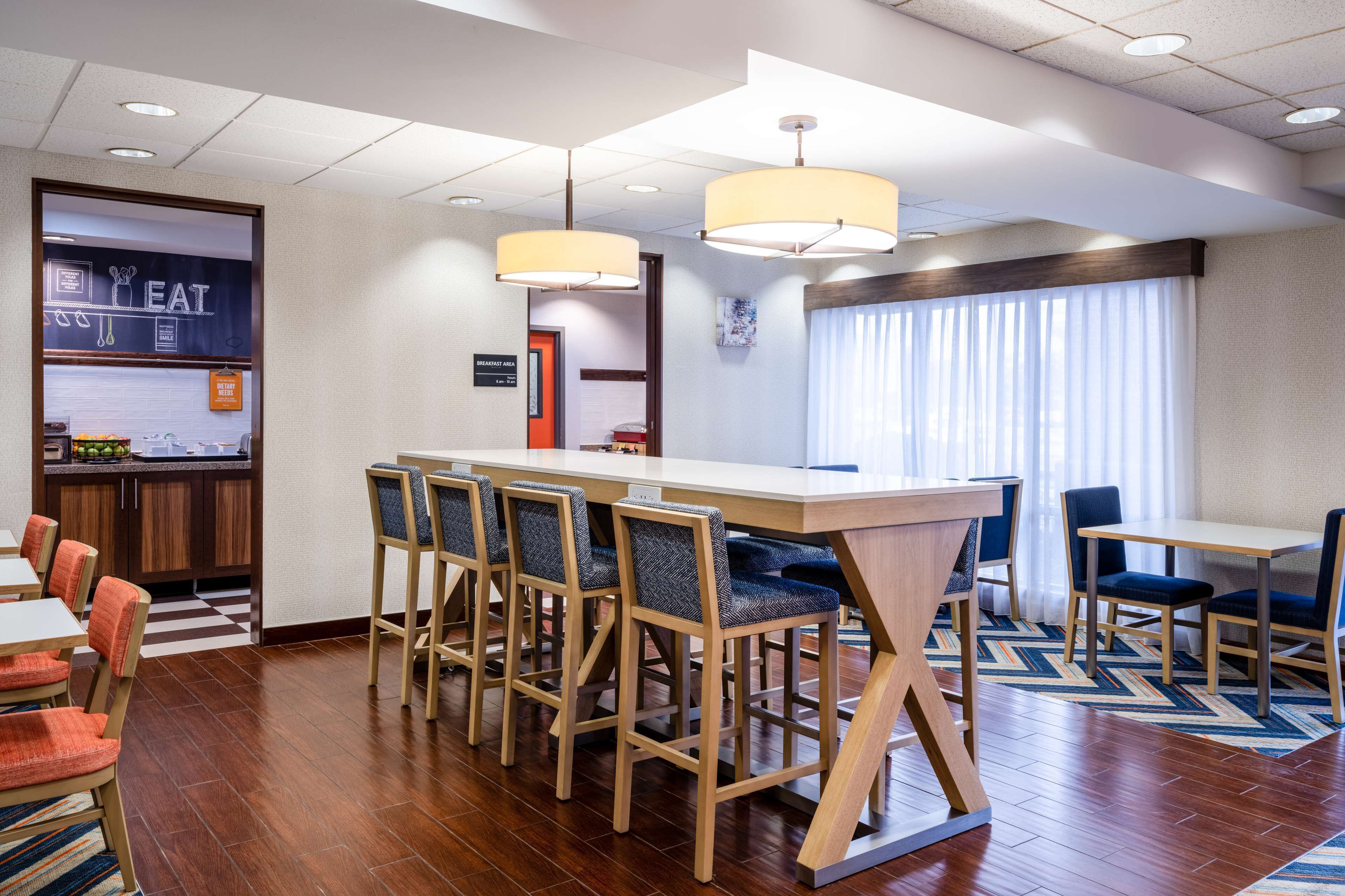 Free daily continental breakfast 