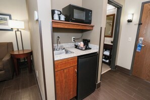 In-room safe, desk, iron/ironing board, rollaway beds - Comfort Suites Effingham Central (Effingham)